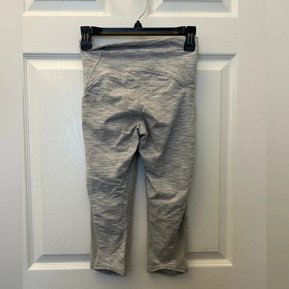 Lululemon Train Times Crop sz 4 - Picture 4 of 7